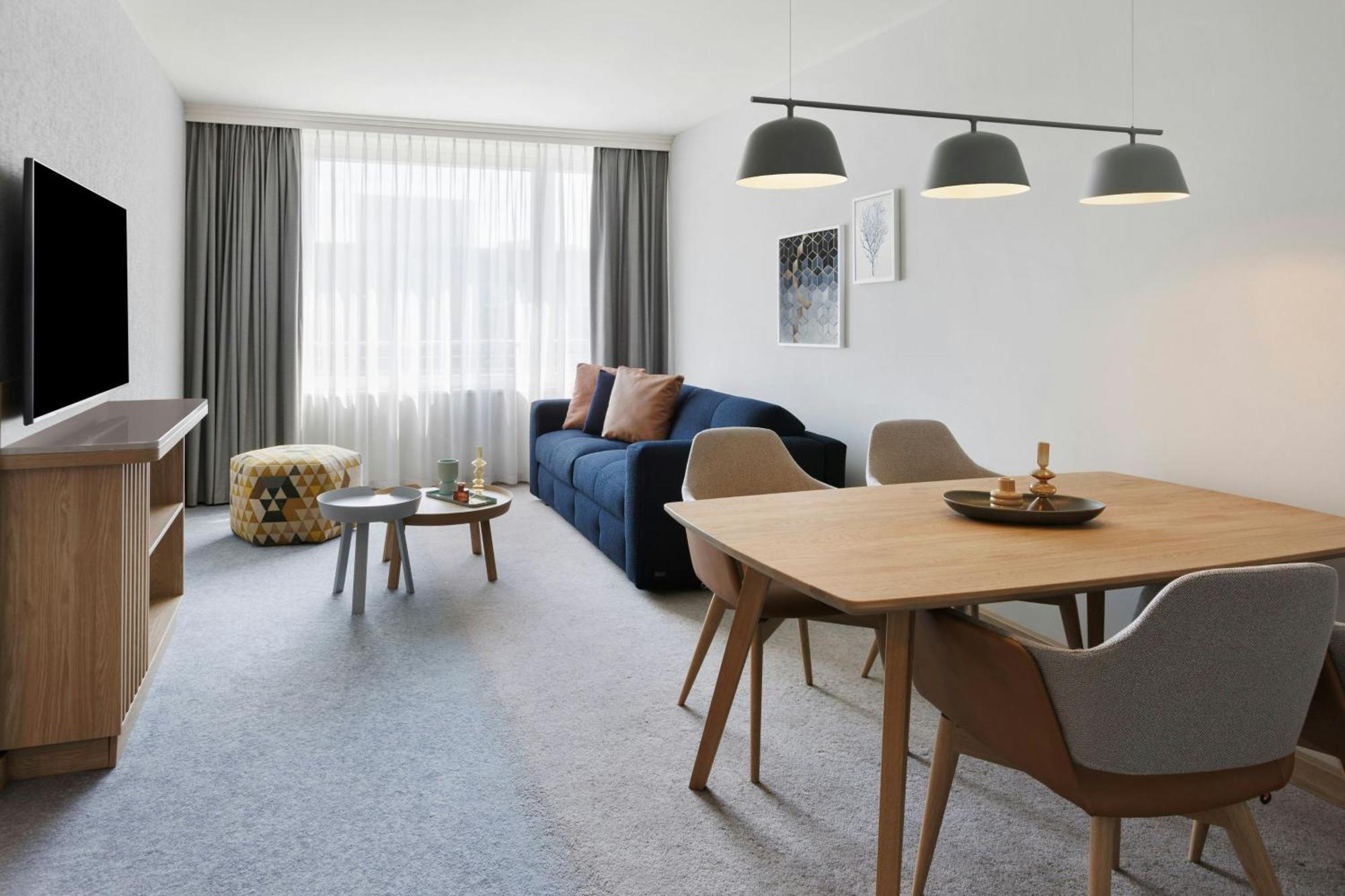 Junior Suite, 1 Bedroom Junior Suite, 1 King, Sofa bed,1679567952:JPEG